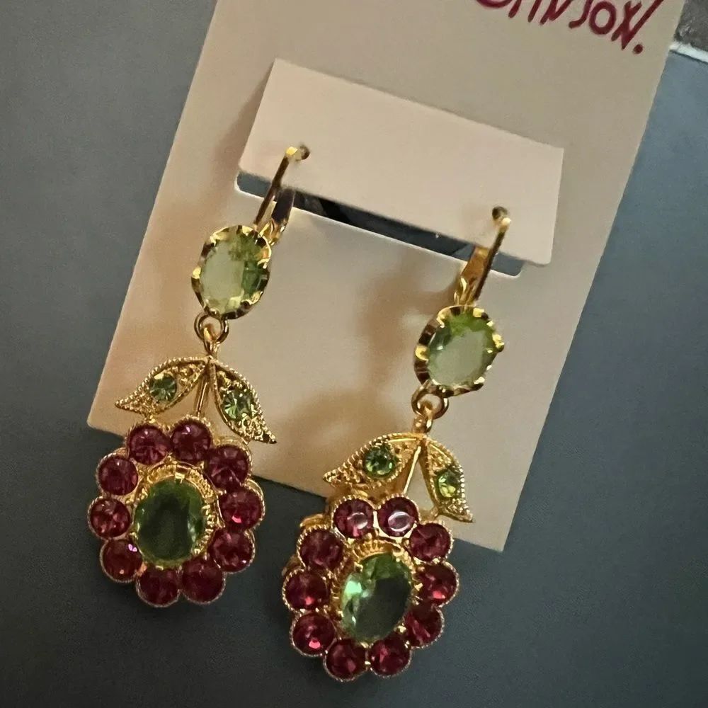 🌺 Betsey Johnson crystal flower stunning dangle earrings 🌺